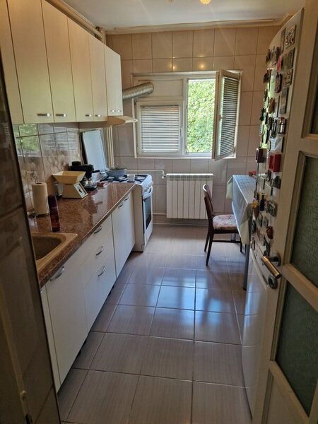 Obor langa metrou, primarie, piata str. Chiristigiilor,