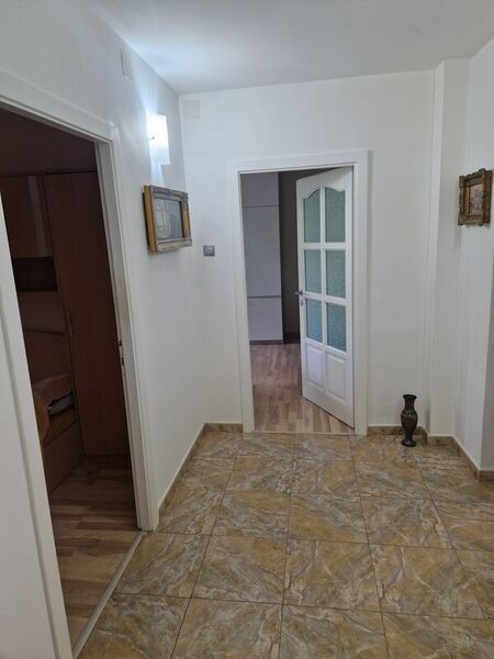 Obor langa metrou, primarie, piata str. Chiristigiilor,