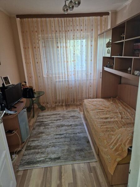 Obor langa metrou, primarie, piata str. Chiristigiilor,